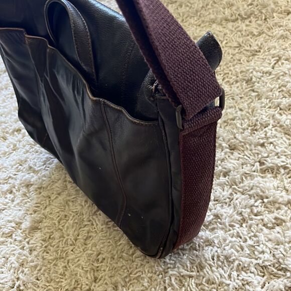 Black Rivet Leather Cross Body Messenger Laptop Bag Distressed Adjustable Strap - Picture 16 of 16